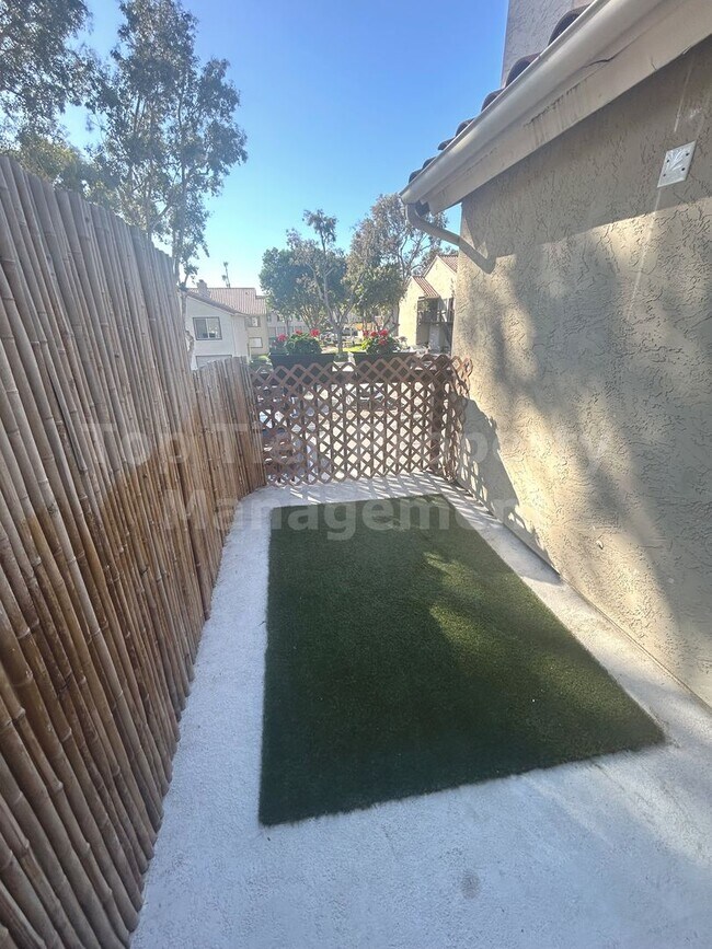 Building Photo - ***Updated 1 bed, 1 bath, 733 sqft Condo in the Heart of La Costa - Available 12/14***