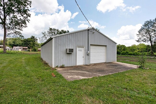 Building Photo - 554 Cox Ln