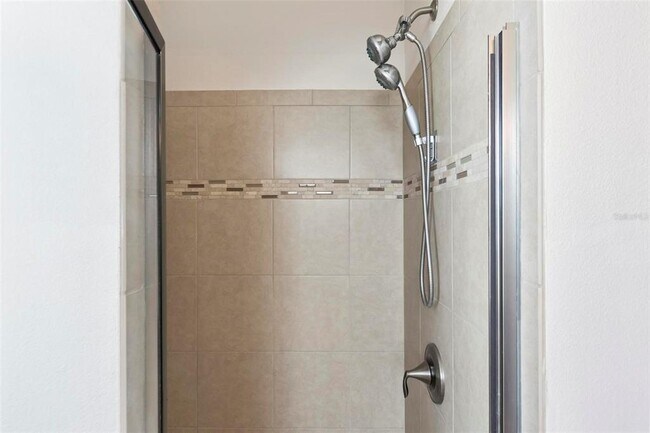 Building Photo - 625 Silverthorn Pl