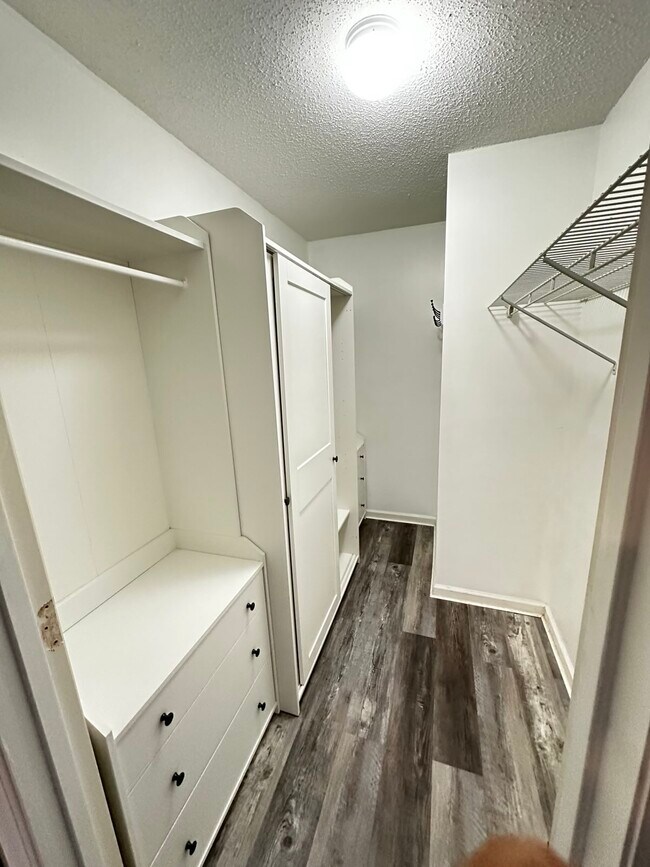 Building Photo - 440 Lobelia Dr