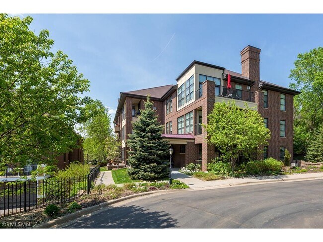 Building Photo - 851 River Mews Ct