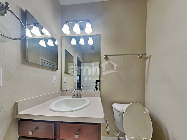 Building Photo - 31437 Heatherstone Dr