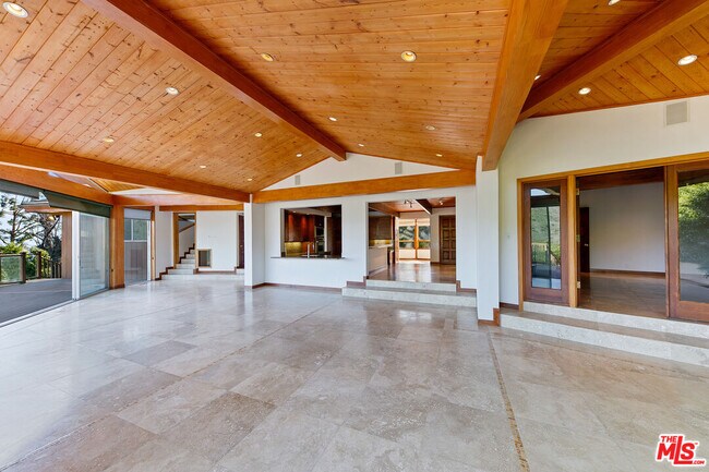 Building Photo - 4970 Latigo Canyon Rd