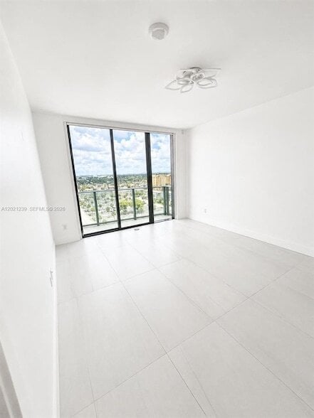 Building Photo - 730 N Ocean Blvd