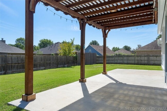 Building Photo - Beautifully Updated Broken Arrow Home!
