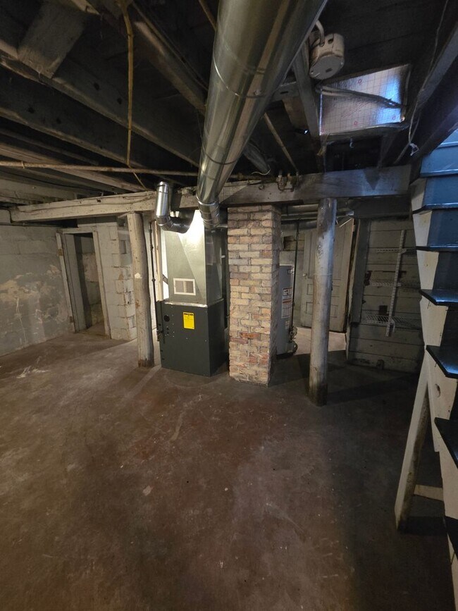 Building Photo - 2 bedroom, 1 bath house