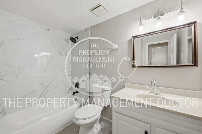 Building Photo - Modern 3/2 with an office Renovated Home in Orange Park - Ready for Immediate Move-In!