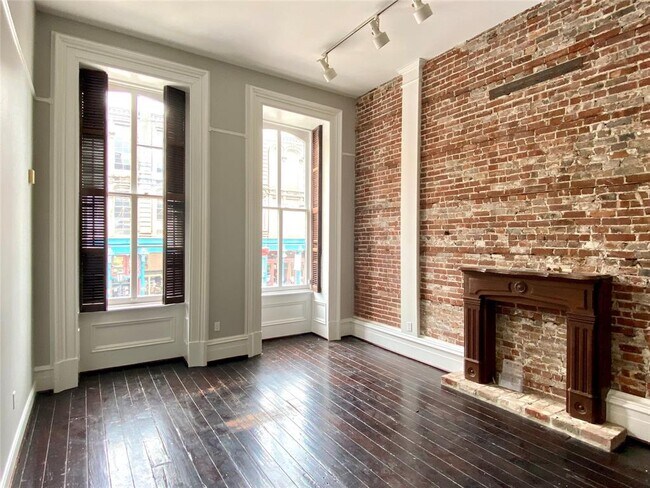 Building Photo - 2319 The Strand