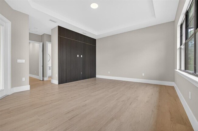 Building Photo - 16130 Pendio Dr