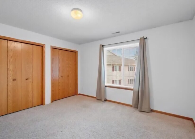 Building Photo - 1000 Duchess Dr