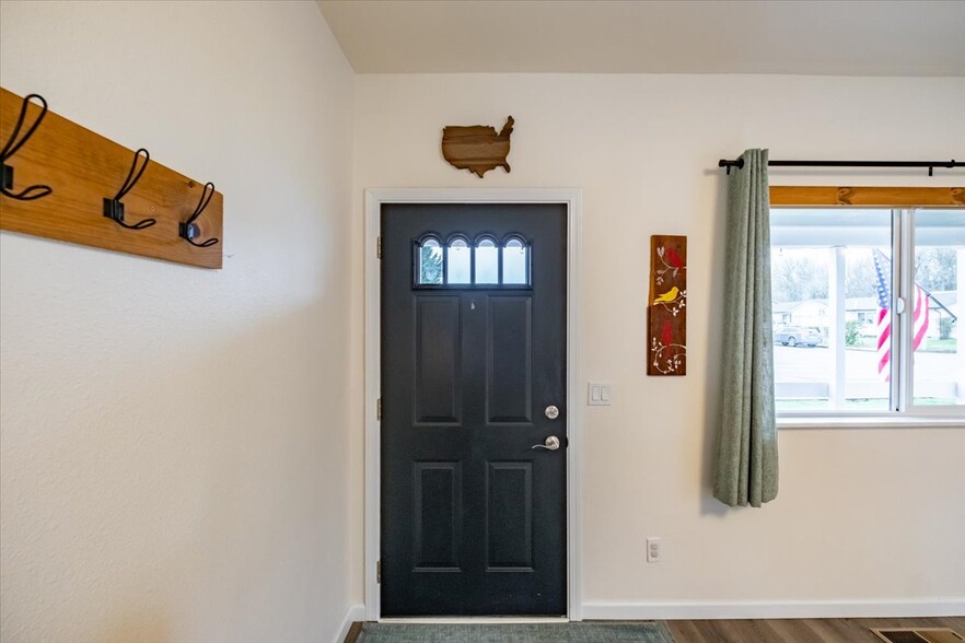 Building Photo - 365 S 15th St