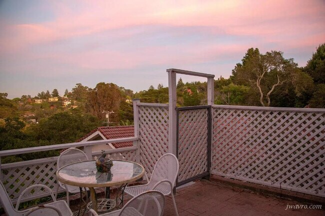 Building Photo - 165 Tiptoe Ln