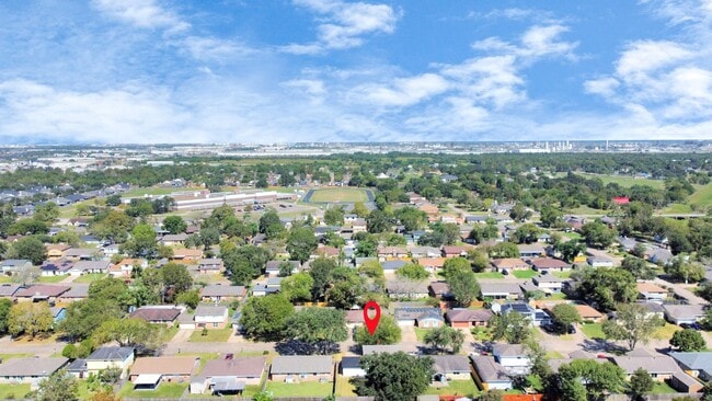 Building Photo - 9912 Cardinal St