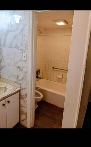 Building Photo - 1202 Ridgewood Ave