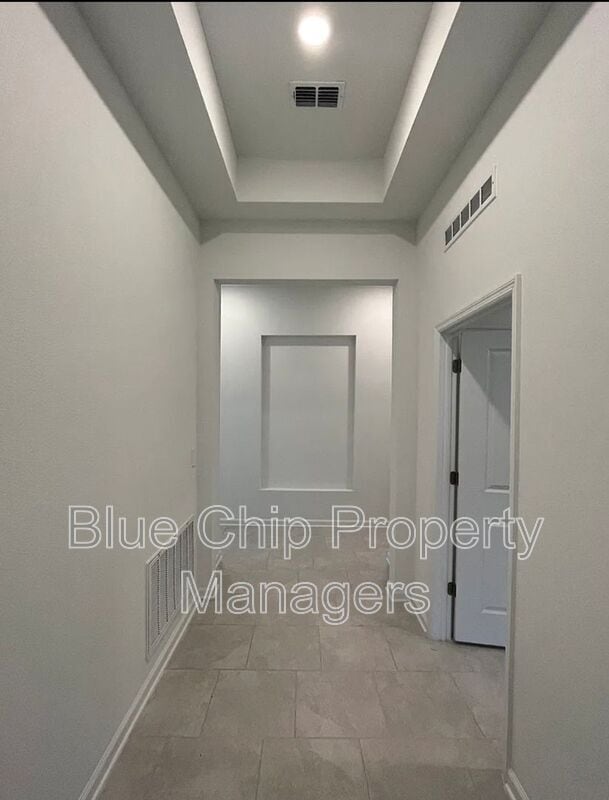 Building Photo - 3031 Country Side Dr