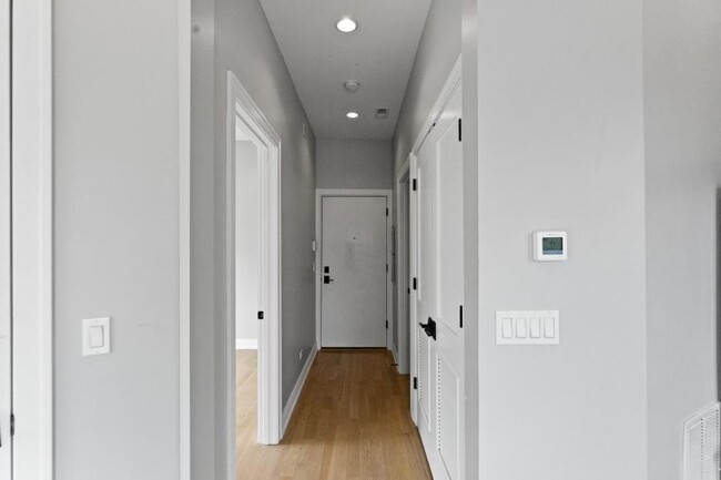 Building Photo - 0 bedroom in Chicago IL 60657