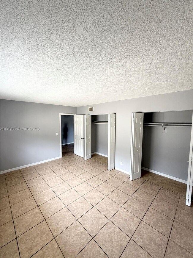Building Photo - 2521 Pierce St