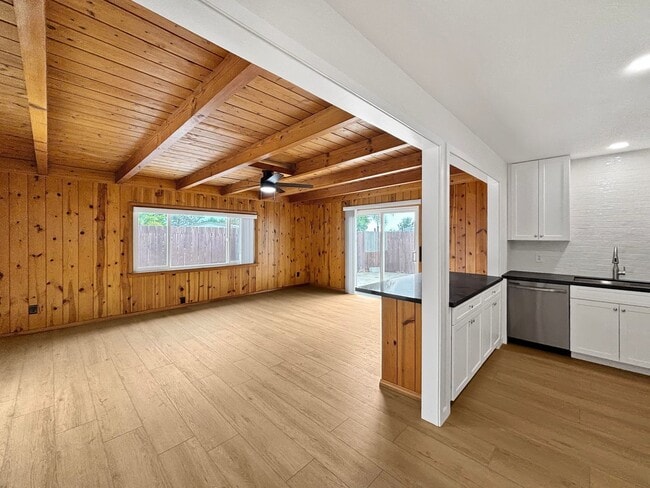 Building Photo - Charming 3BD/2BA House in Clairemont w/ W/...