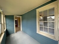 Building Photo - 613 W Gray St