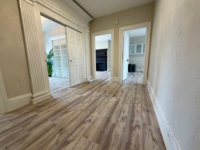 Building Photo - 14 Glenville Ave