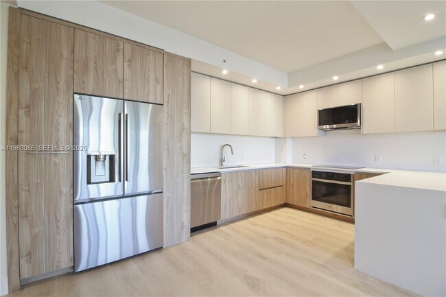 Building Photo - 151 Crandon Blvd