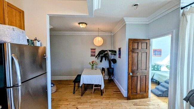 Building Photo - 34 Russell St