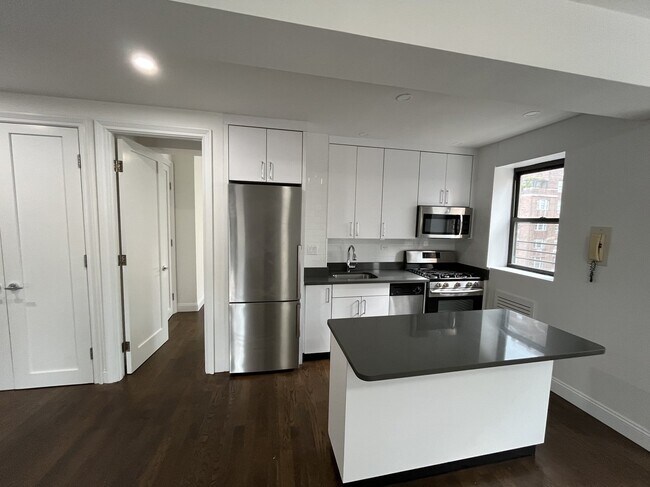 Building Photo - 20 Beekman Pl