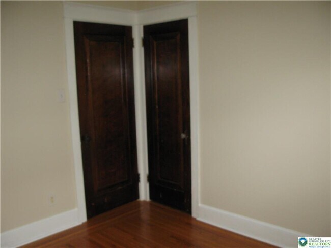 Building Photo - 520 N Muhlenberg St