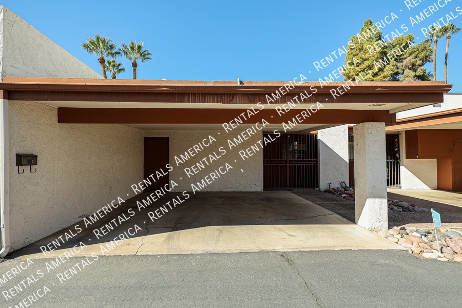Building Photo - 3214 S El Camino Dr