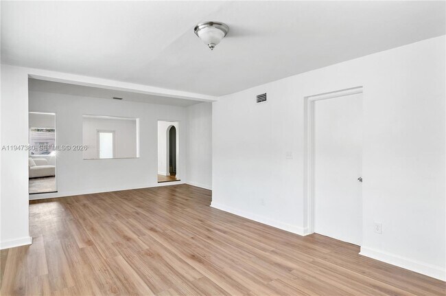 Building Photo - 2350 SW 26th St