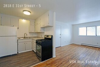 Building Photo - **Move In Special!** Spacious 2-Bedroom Up...