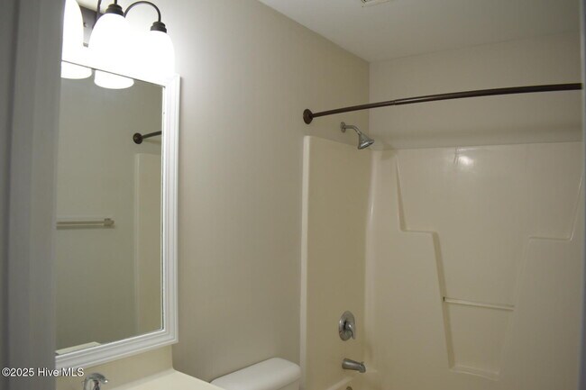 Building Photo - 708 Tabor Ln