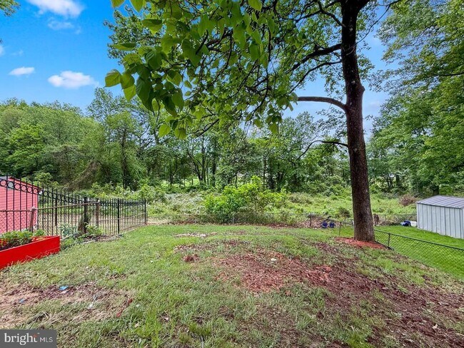 Building Photo - 7905 Greenleaf Rd