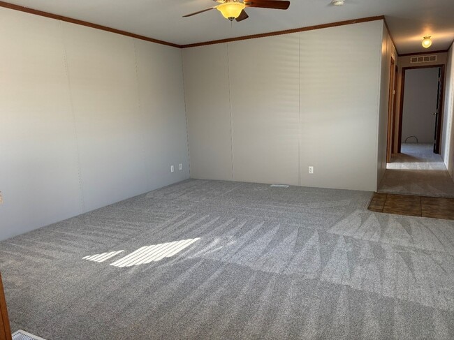 Building Photo - 2131 Windover Dr