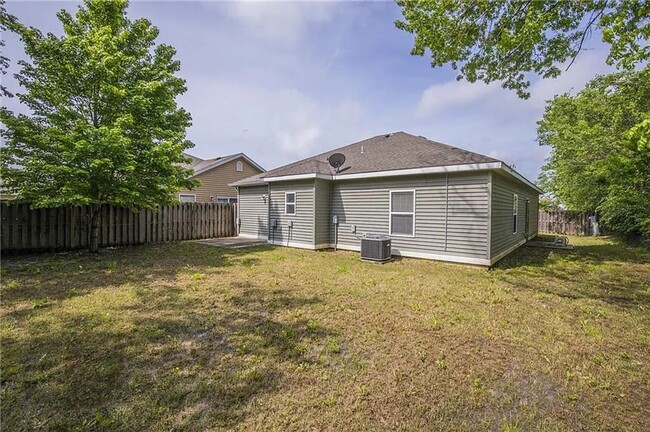 Building Photo - MUST SEE 3BDRM 2BATH HOUSE!!!