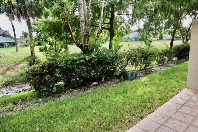 Building Photo - 8656 Southgate Shores Cir