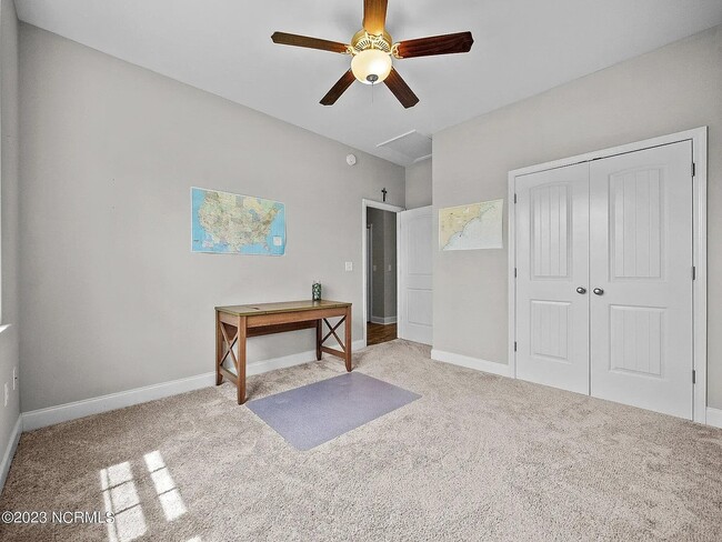 Building Photo - 102 Captains Pointe