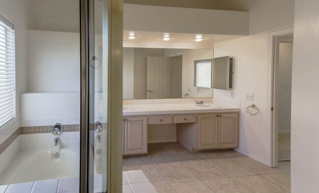 Building Photo - Beautiful 4 Bedroom Henderson Home
