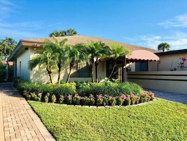 Building Photo - 6649 Somerset Dr