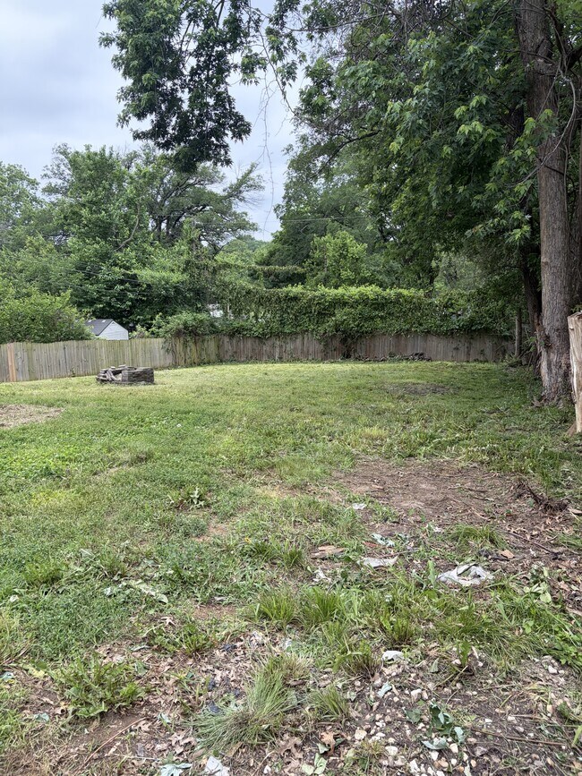 Building Photo - 312 N 80th Ter