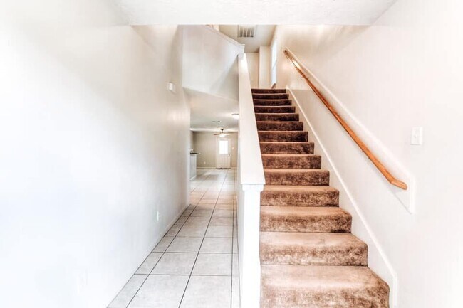 Building Photo - 213 Foster St