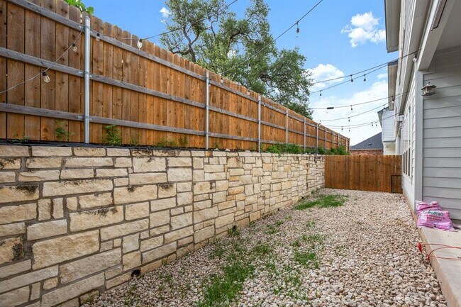 Building Photo - 12809 Stanford Dr