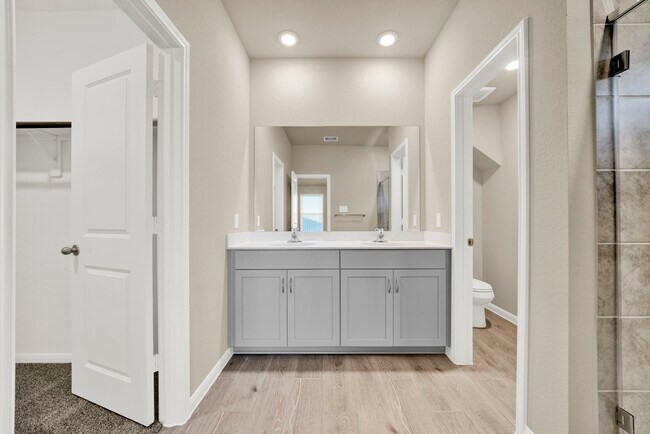 Building Photo - 5814 Linda Cv Ln