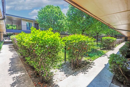 Building Photo - 2701 Green Oaks Rd
