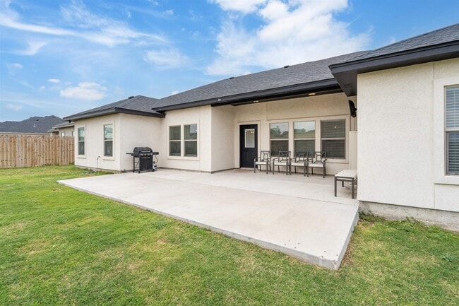 Building Photo - 423 Pitaya Ln