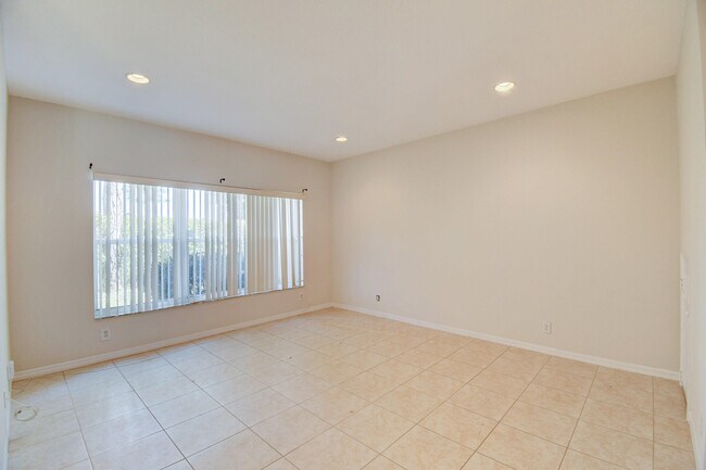 Building Photo - 6414 Park Lake Cir