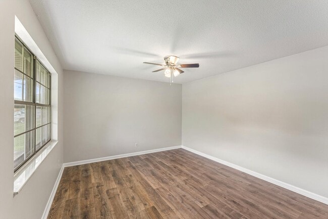 Building Photo - 7308 Meadowbrook Cir