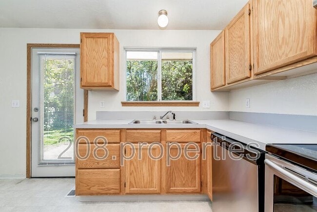 Building Photo - 3425 W Glenn St