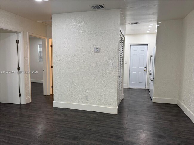 Building Photo - 522 NW 13th Ave