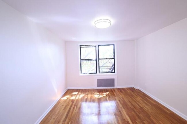 Building Photo - 1 bedroom in ELMHURST NY 11373